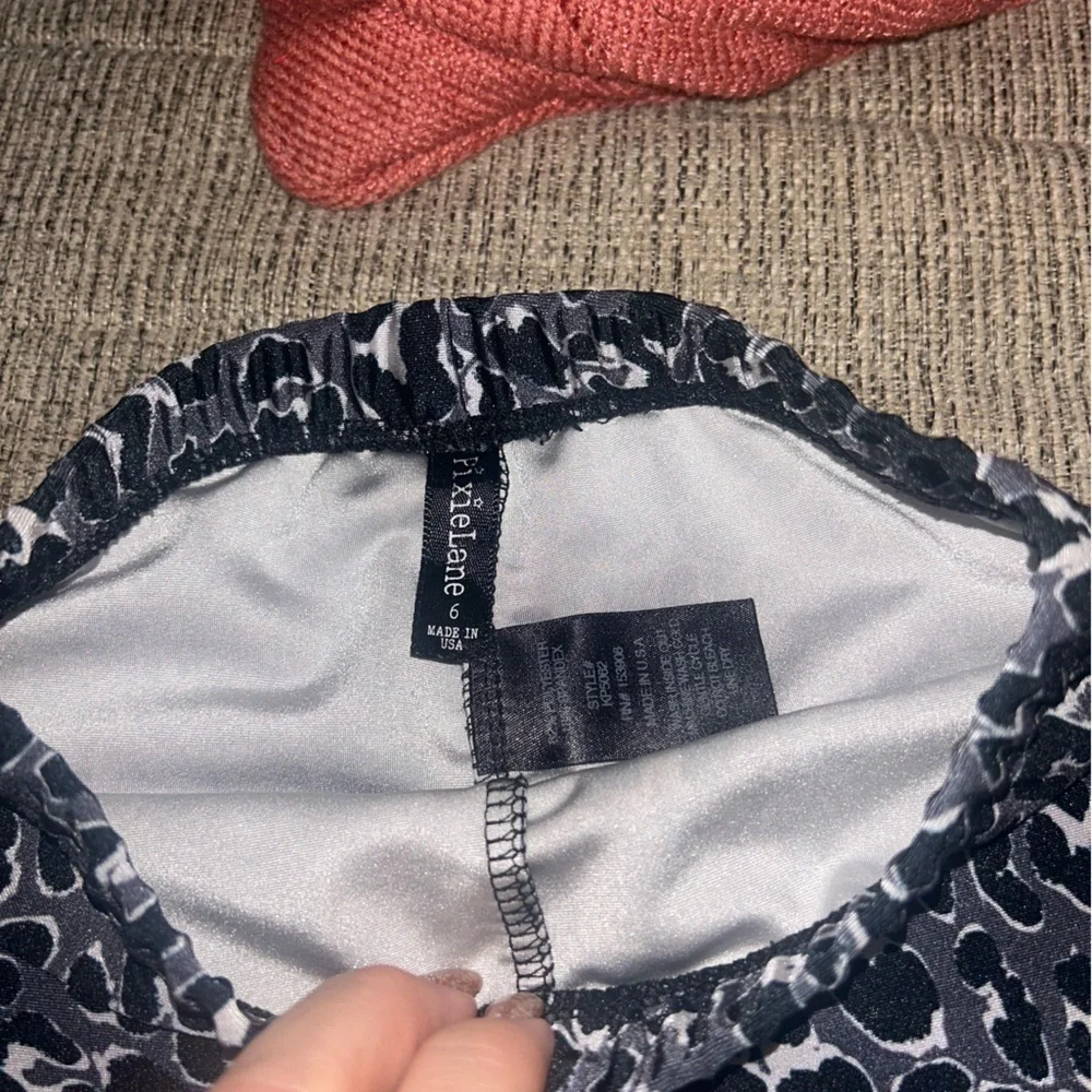 Assorted Patterned Leggings Collection - Picture 12 of 14
